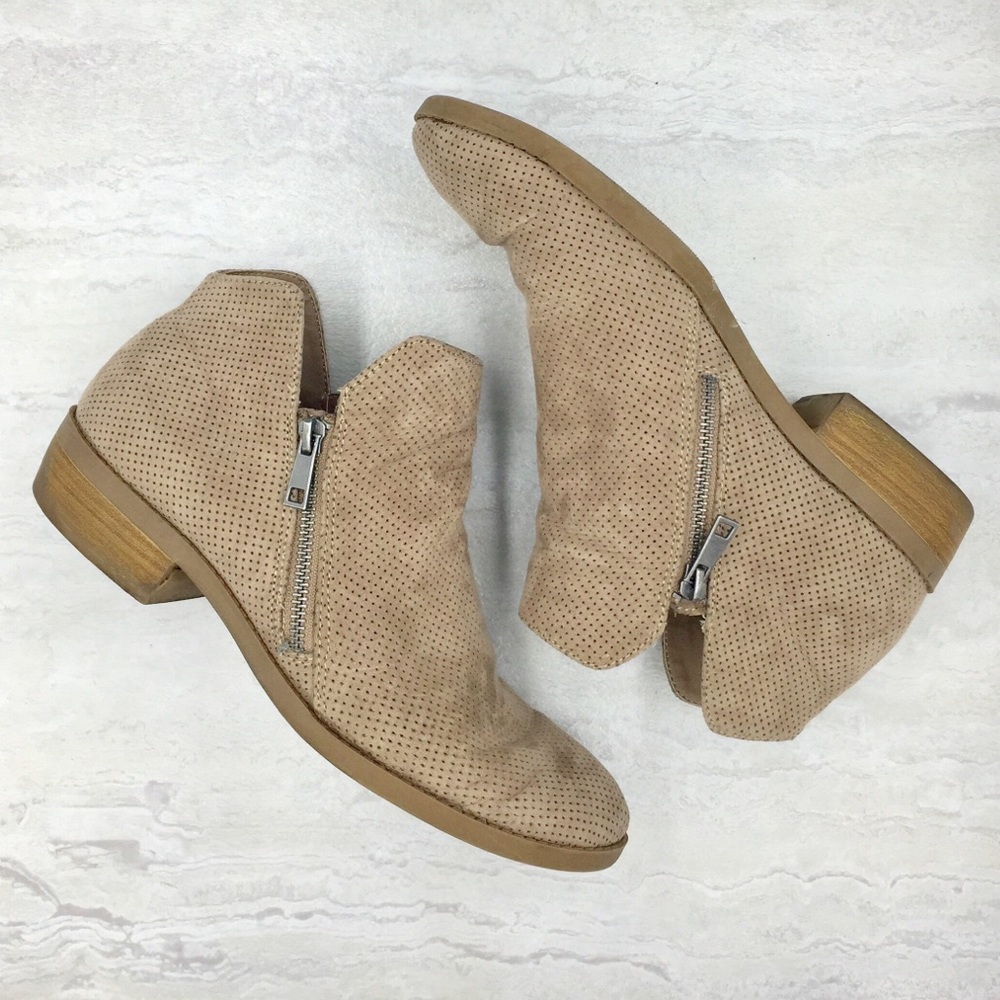 UNIVERSAL THREADS Zippered Ankle Booties